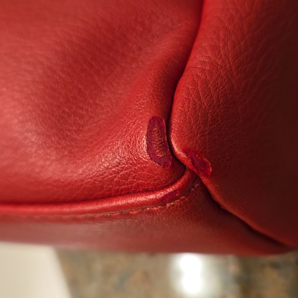 Elegant Red Crossbody Bag - Picture 6 of 10